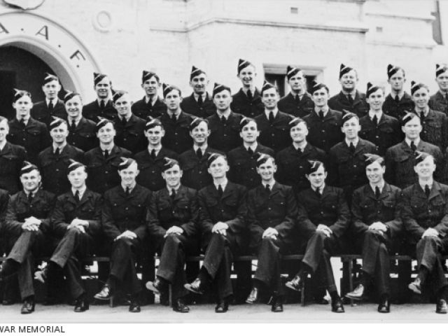 Group portrait of 30 Course, 4 Initial Training School, Royal Australian Air Force, B Squadron