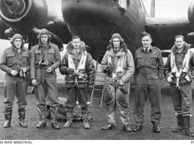 Group portrait of the crew of "K" for Kitty, a Vickers Wellington bomber of 458 Squadron RAAF