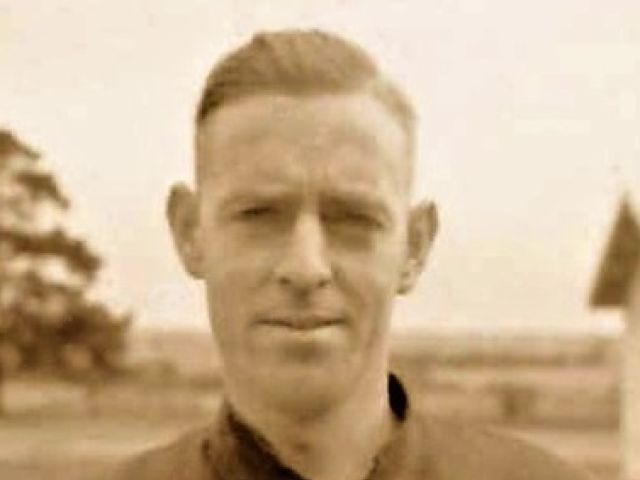 Flight Sergeant Geoffrey Raymond Emmett, No. 100 Squadron, Royal Australian Air Force
