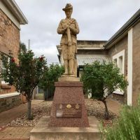 statue