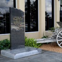 Memorial and ww1 Gun