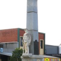 Memorial column in the centre of Yarrawonga