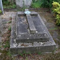 Waubra Grave behind Memorial