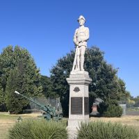 Avenel War Memorial with guns