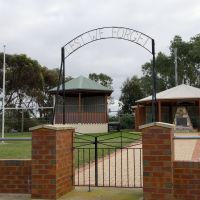 Entry to memorial with Lest We Forget arch