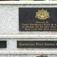 The dedication plaque with the Australian Army emblem, and plaques for Iraq and Peacekeeping