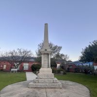 War memorial, with poppy mural to right and RSL Memorial Hall behind