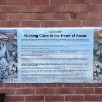 Explanatory plaque