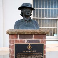 Griffith Women's World War II Land Army "The Girl with Grit" Sculpture and Interpretative Plaque