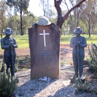 Weethalle War Memorial Sculptures and Stone of Remembrance