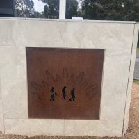 Engraving on the opposite side to the inscription